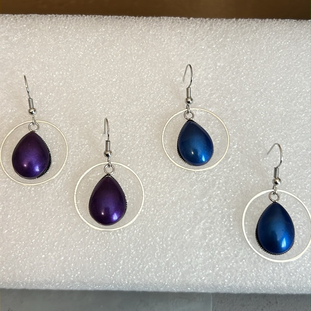 24023 Purple and Navy teardrop earrings